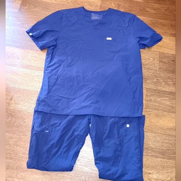 Figs Navy Scrub Top Set Of Pants And Shirt Unisex Size XL - Picture 1 of 7